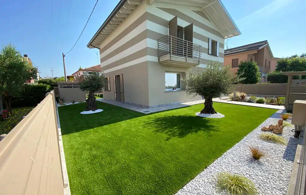 Installazione prato sintetico residenziale